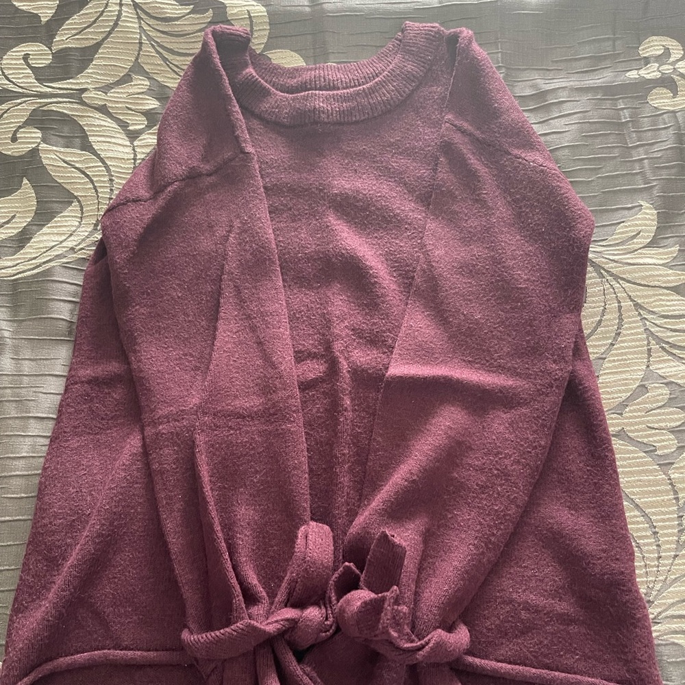 Bar III maroon sweater